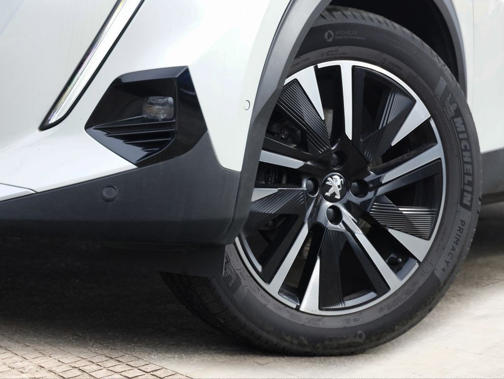 Peugeot 2008 2021 г. Белый, пробег 44000 км