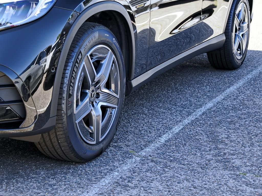 Mercedes-Benz GLC 300 2025 г. Чёрный, пробег 14743 км