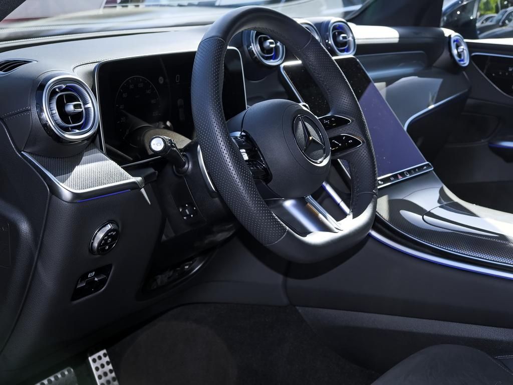 Mercedes-Benz GLC 300 2025 г. Чёрный, пробег 14743 км