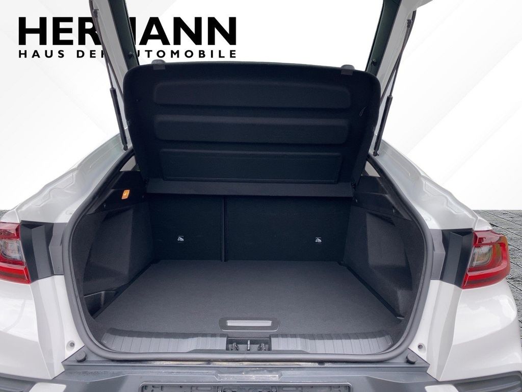 Renault Arkana 2023 г. Белый, пробег 39019 км