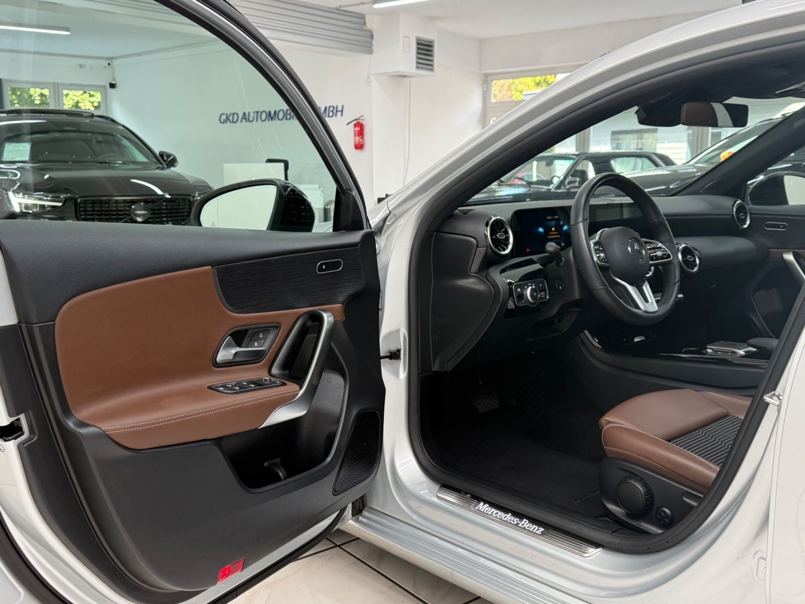 Mercedes-Benz A 200 2021 г. Серебристый, пробег 40742 км