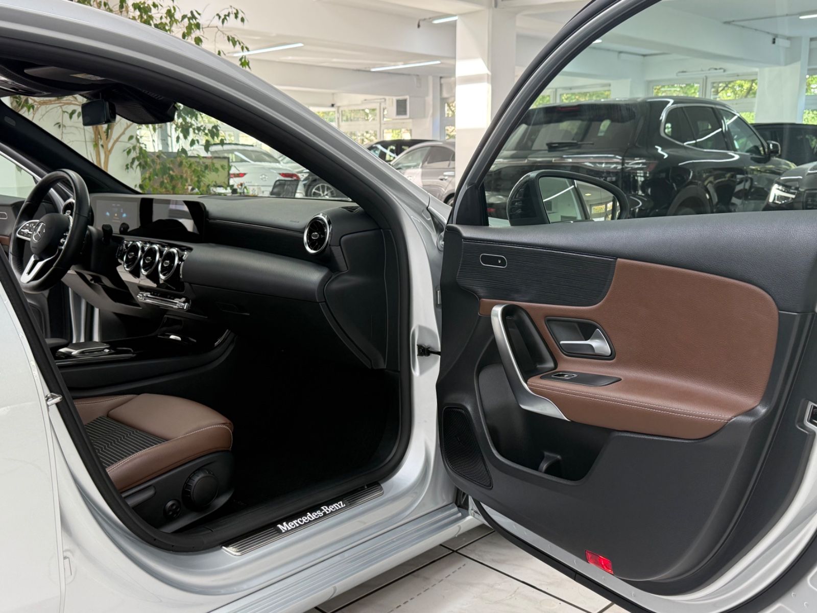 Mercedes-Benz A 200 2021 г. Серебристый, пробег 40742 км