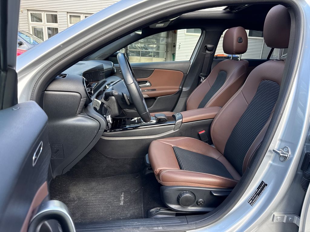 Mercedes-Benz A 200 2021 г. Серебристый, пробег 40742 км