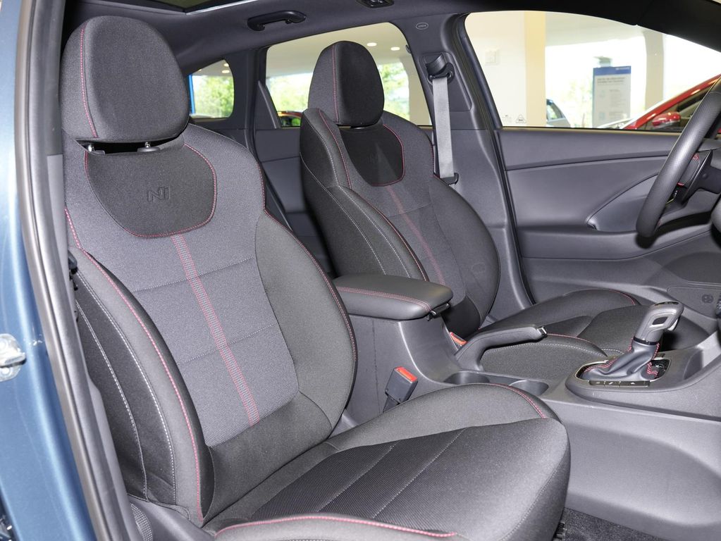 Hyundai i30 2024 г. Синий, пробег 28762 км