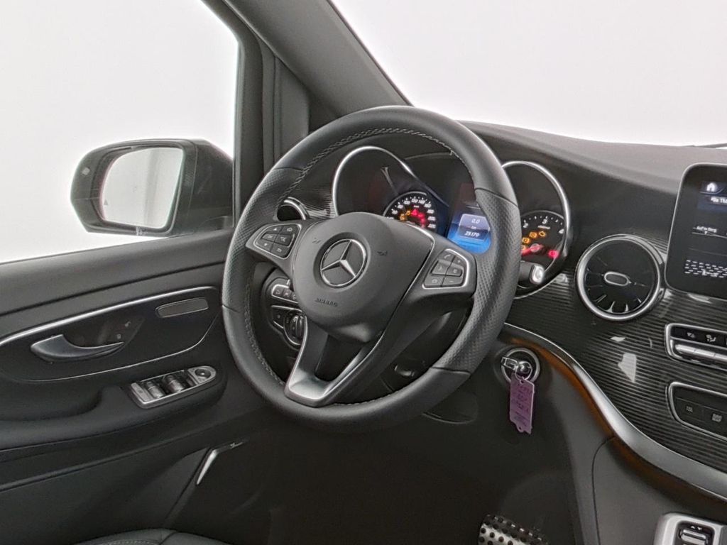 Mercedes-Benz V 300 2024 г. Чёрный, пробег 24998 км
