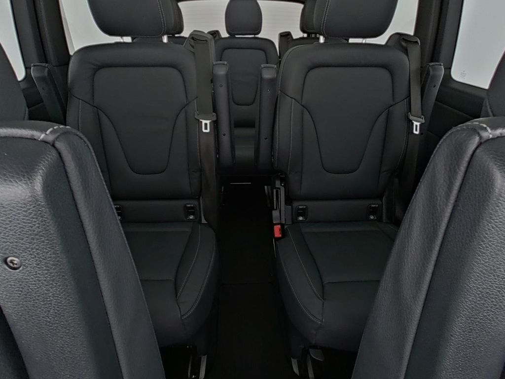 Mercedes-Benz V 300 2024 г. Чёрный, пробег 24998 км