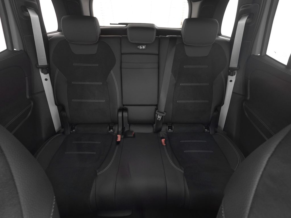 Mercedes-Benz GLB 250 2026 г. Серый, пробег 11837 км