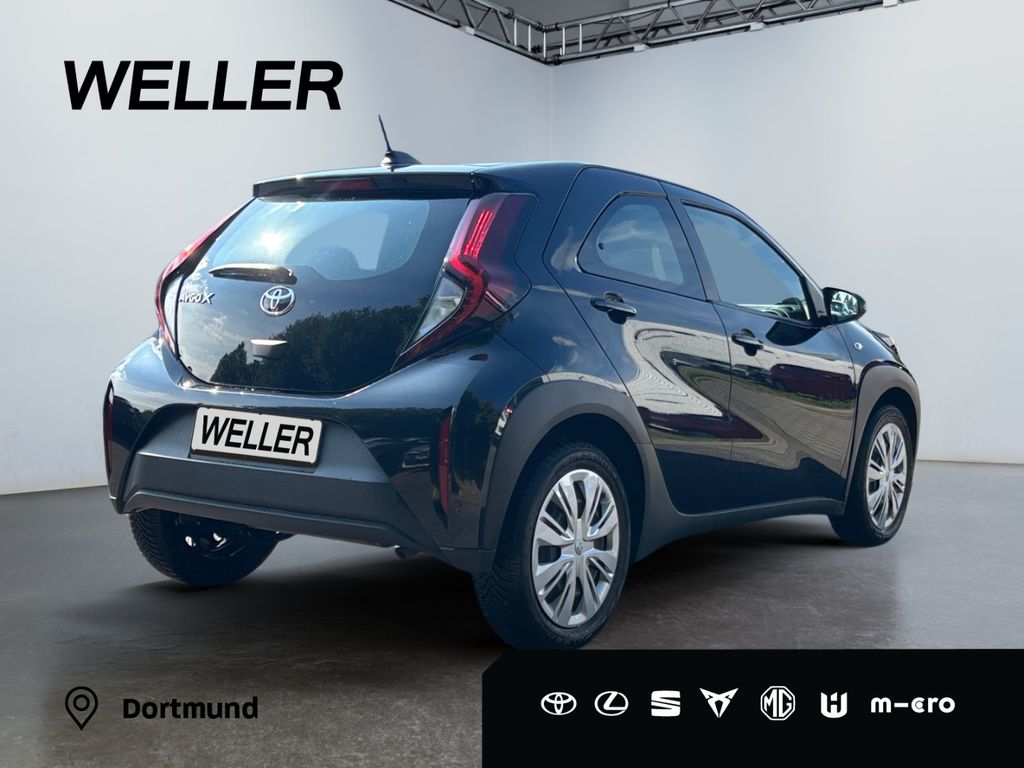 Toyota AYGO (X) 2023 г. Чёрный, пробег 58792 км