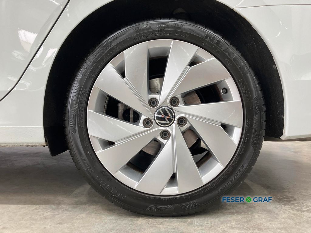 Volkswagen Golf 2023 г. Белый, пробег 58723 км