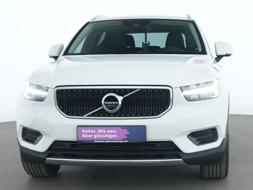 Volvo XC40 2022 г. Белый, пробег 43200 км