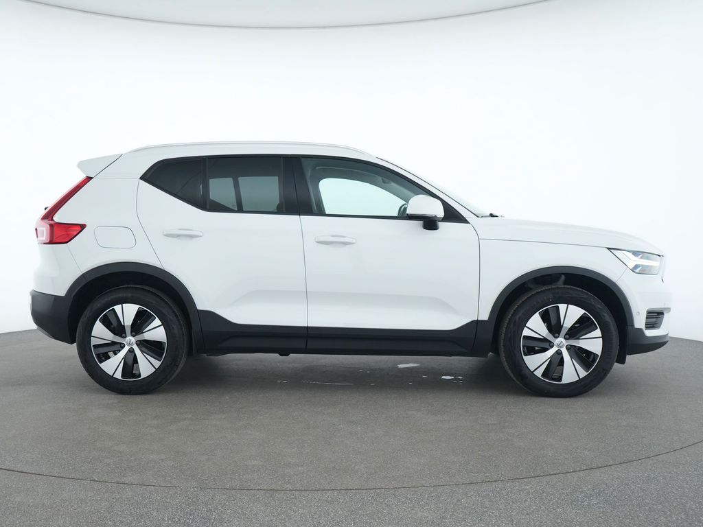 Volvo XC40 2022 г. Белый, пробег 43200 км