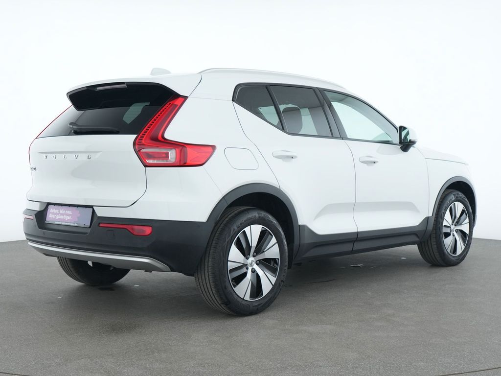 Volvo XC40 2022 г. Белый, пробег 43200 км