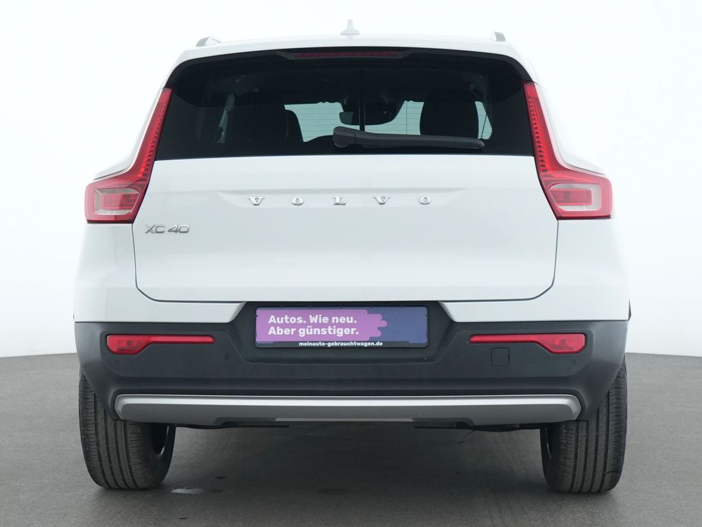Volvo XC40 2022 г. Белый, пробег 43200 км