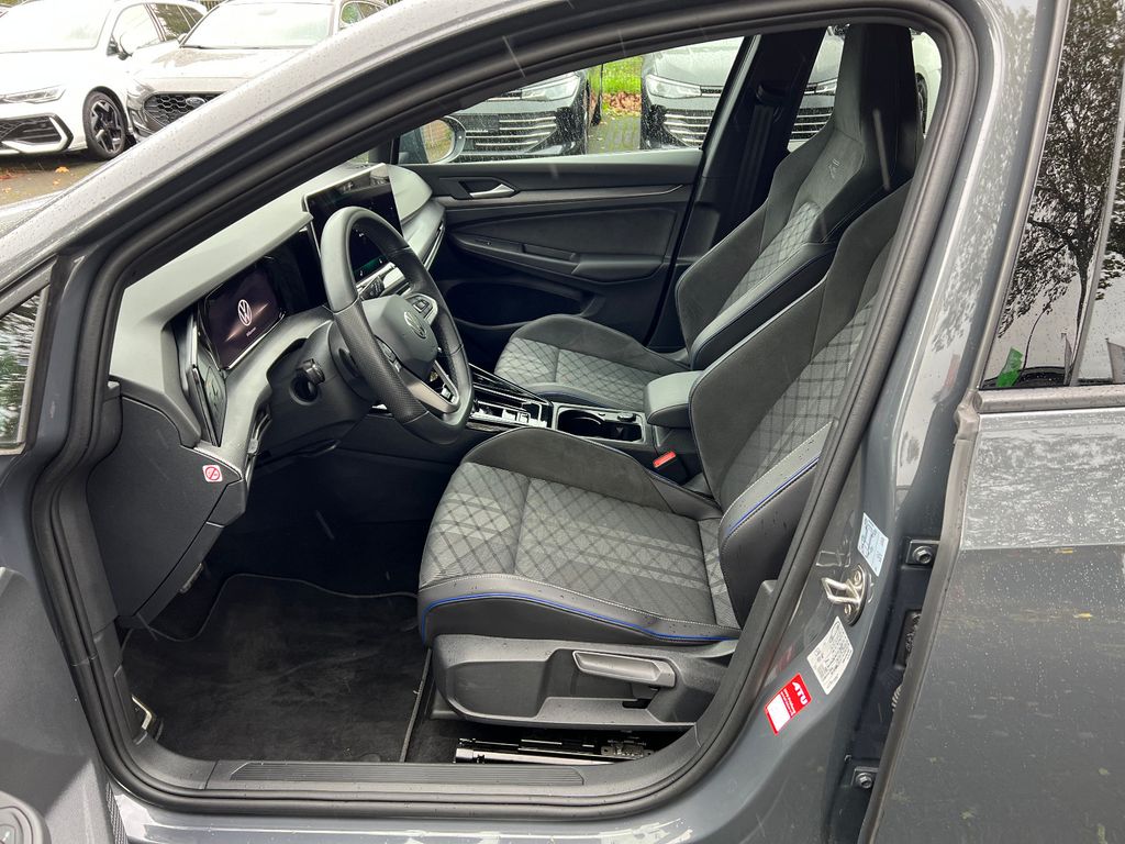 Volkswagen Golf 2025 г. Серый, пробег 42000 км
