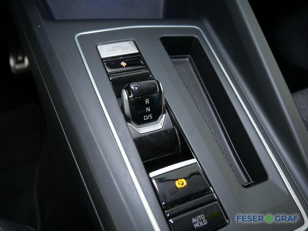 Volkswagen Golf 2024 г. Чёрный, пробег 21312 км