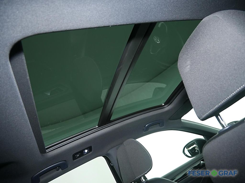 Volkswagen T-Roc 2024 г. Чёрный, пробег 28923 км