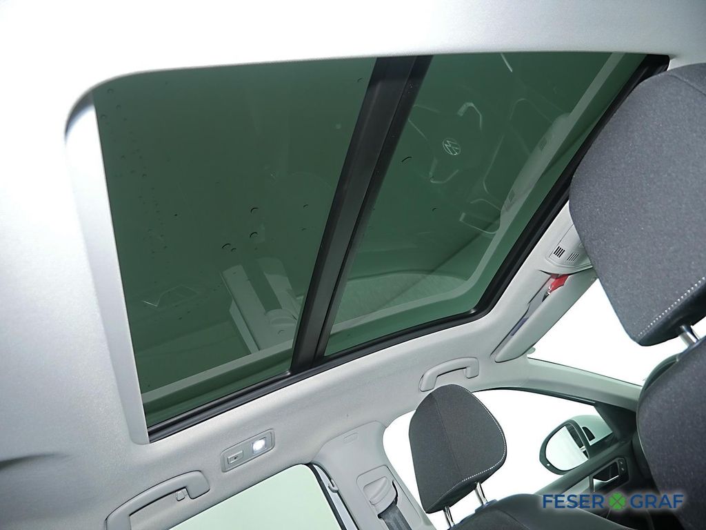 Volkswagen T-Roc 2023 г. Белый, пробег 38635 км