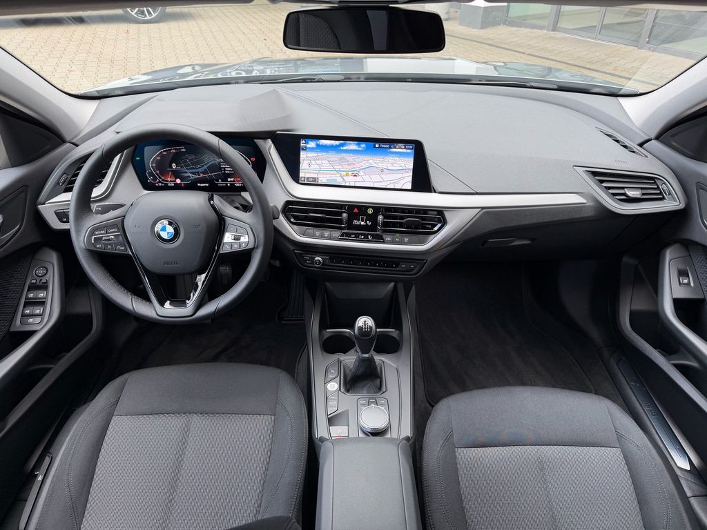 BMW 118 2023 г. Серый, пробег 17944 км