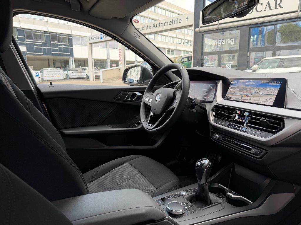 BMW 118 2023 г. Серый, пробег 17944 км