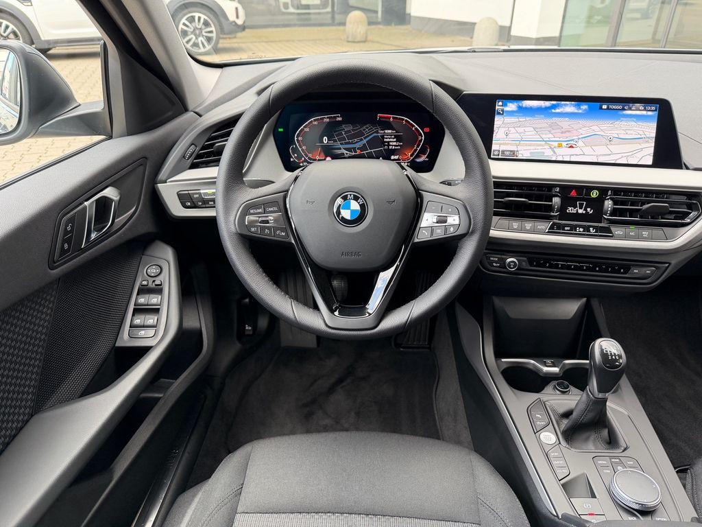 BMW 118 2023 г. Серый, пробег 17944 км