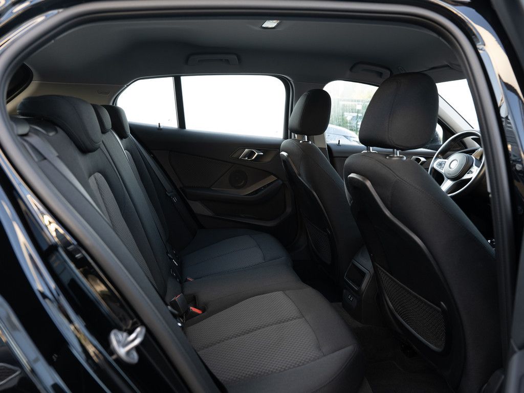 BMW 118 2023 г. Чёрный, пробег 52119 км