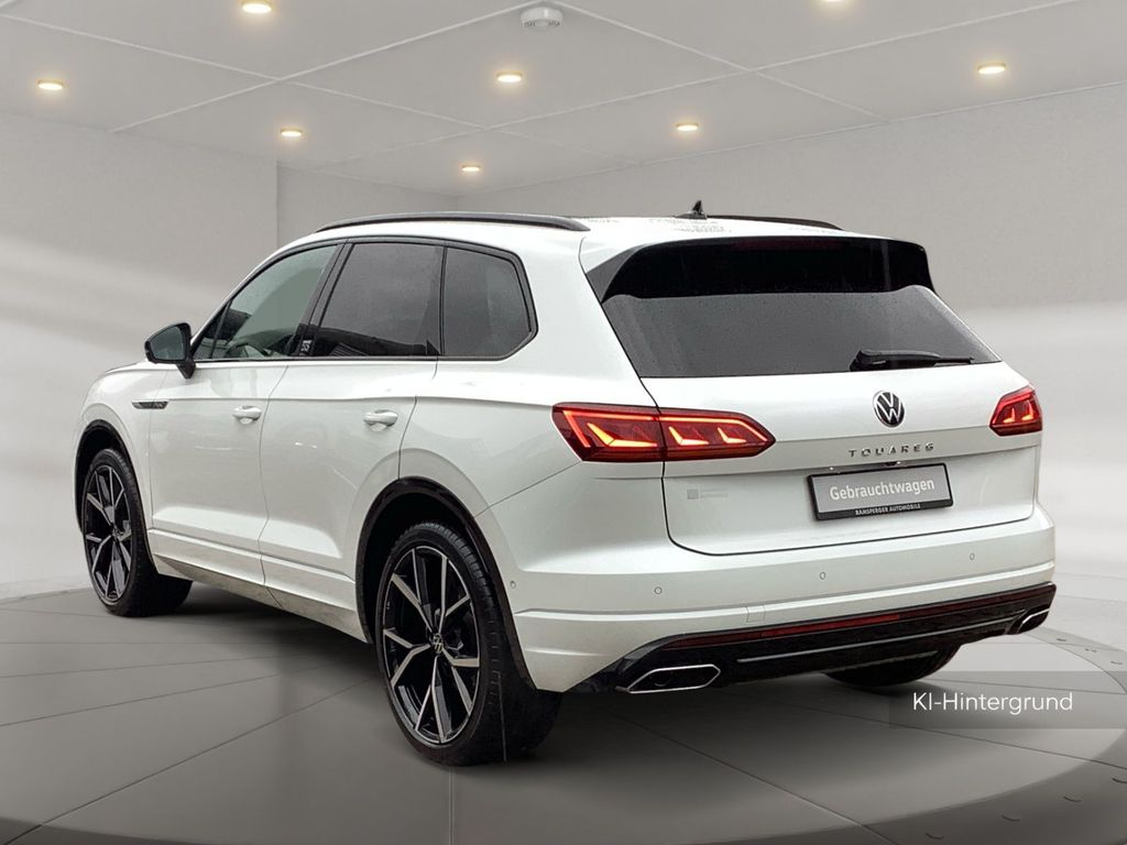 Volkswagen Touareg 2023 г. Белый, пробег 46902 км