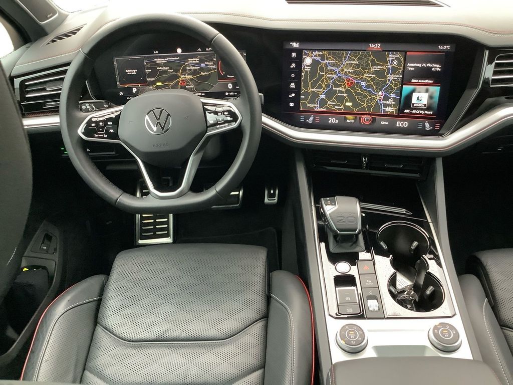 Volkswagen Touareg 2023 г. Белый, пробег 46902 км