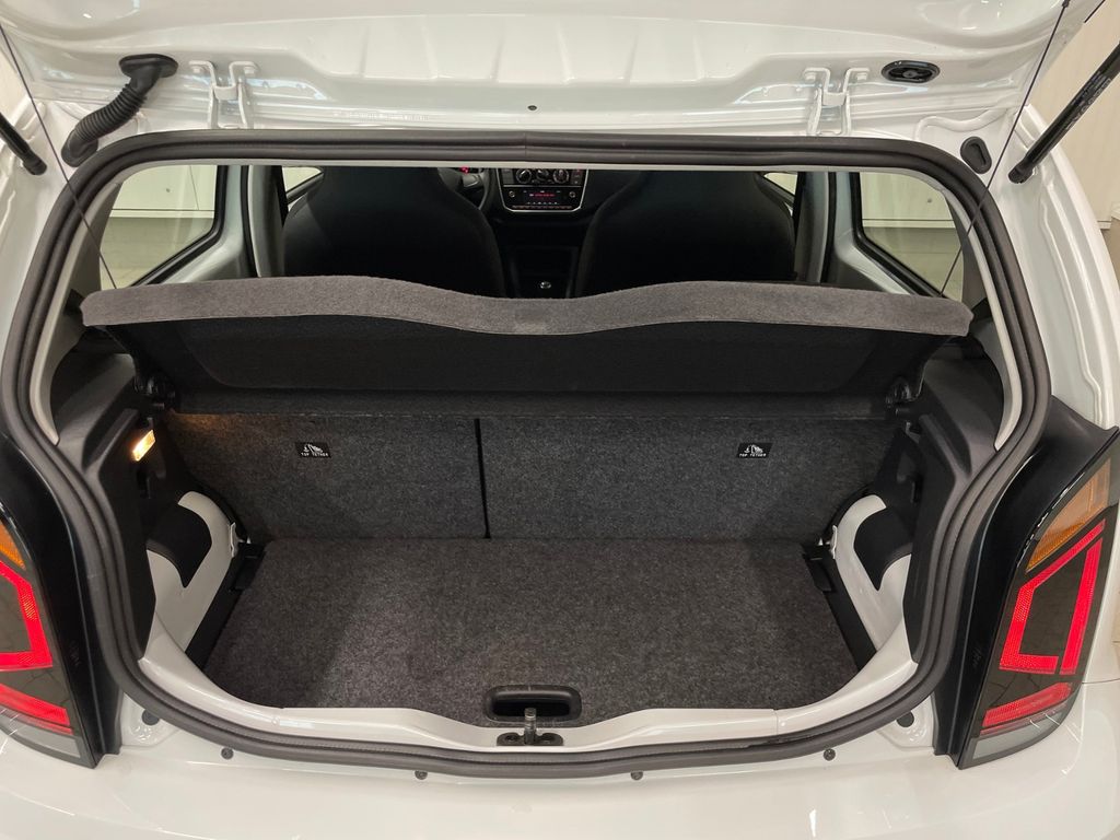 Volkswagen up! 2023 г. Белый, пробег 45275 км