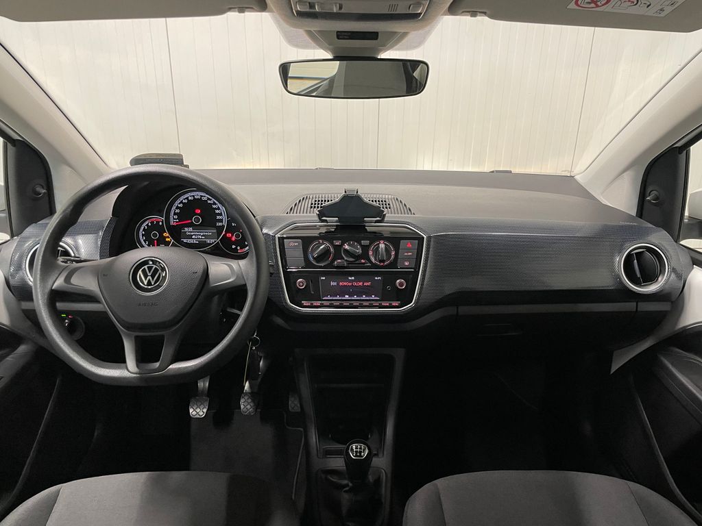 Volkswagen up! 2023 г. Белый, пробег 45275 км