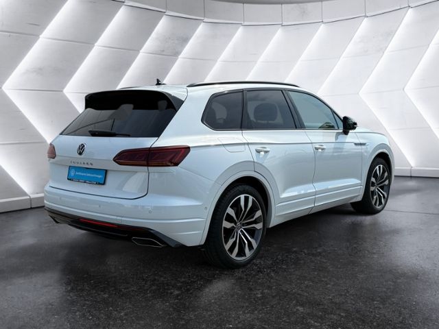 Volkswagen Touareg 2023 г. Белый, пробег 30585 км