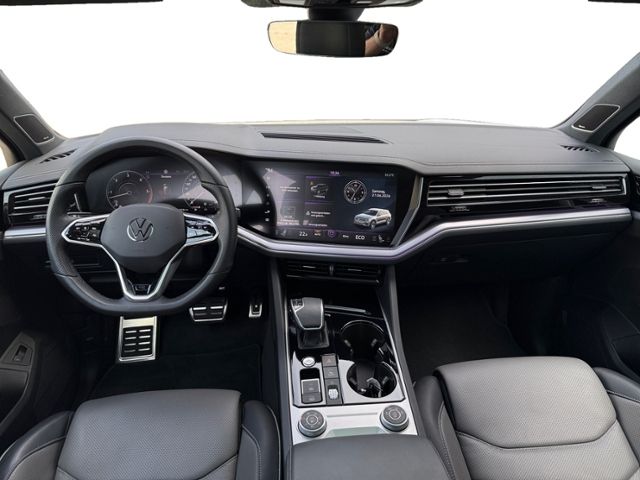 Volkswagen Touareg 2023 г. Белый, пробег 30585 км