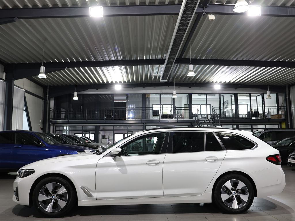 BMW 520 2024 г. Белый, пробег 46000 км