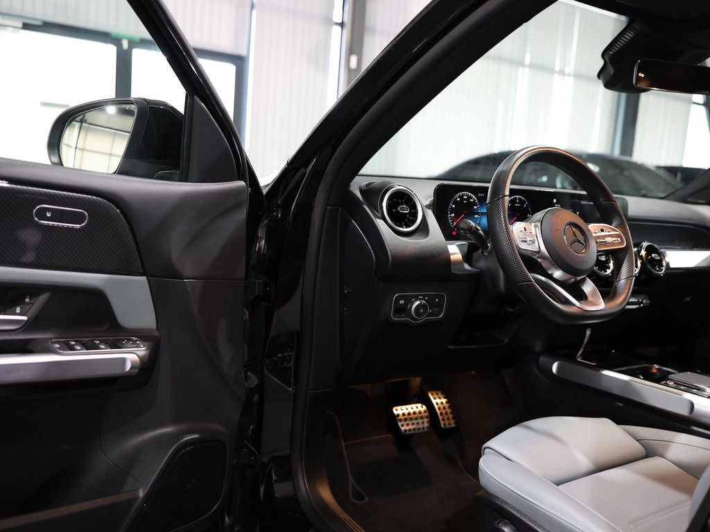 Mercedes-Benz GLB 200 2023 г. Чёрный, пробег 57000 км
