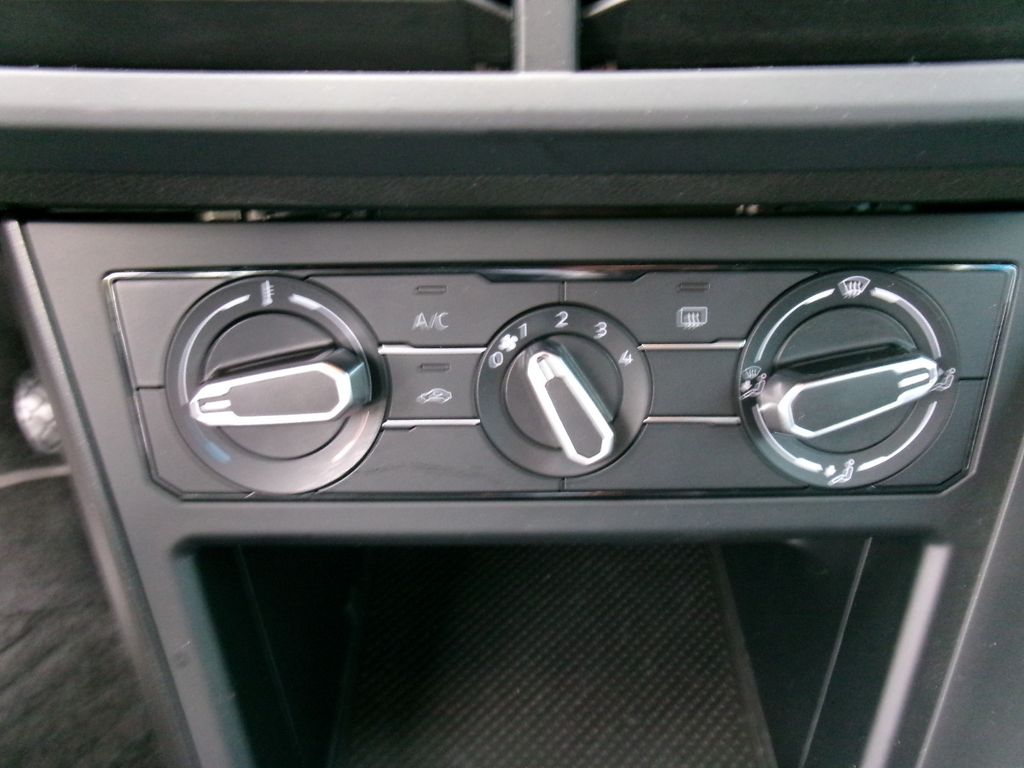 Volkswagen Taigo 2022 г. Серый, пробег 39300 км