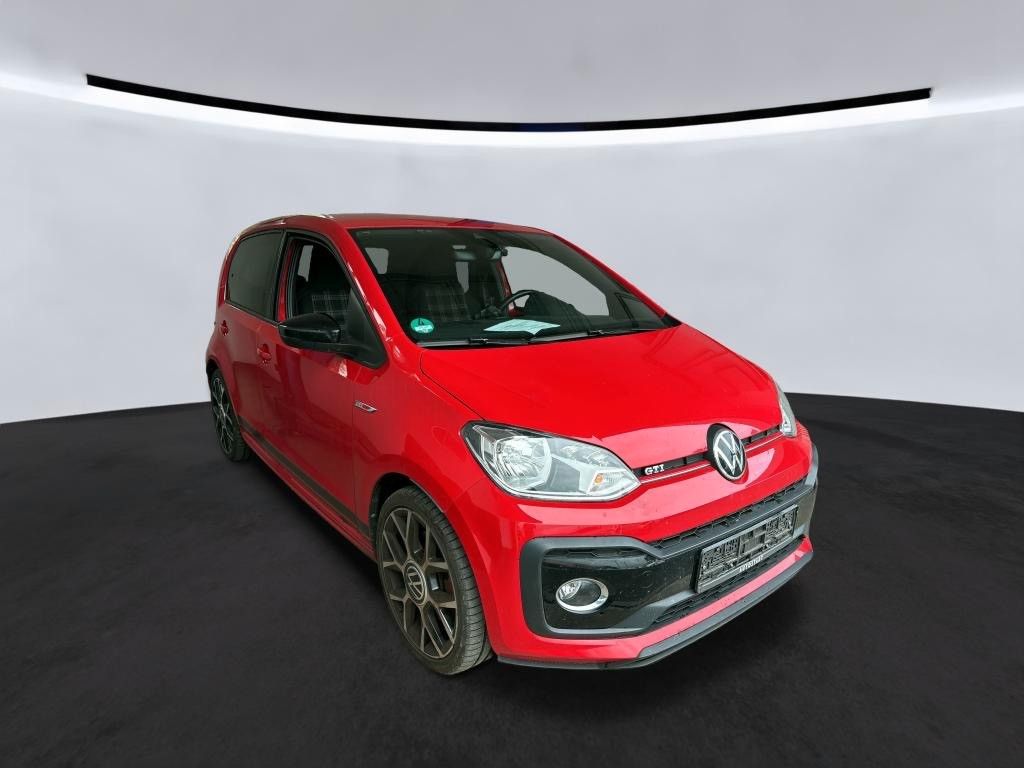 Volkswagen up! 2023 г. Красный, пробег 40000 км