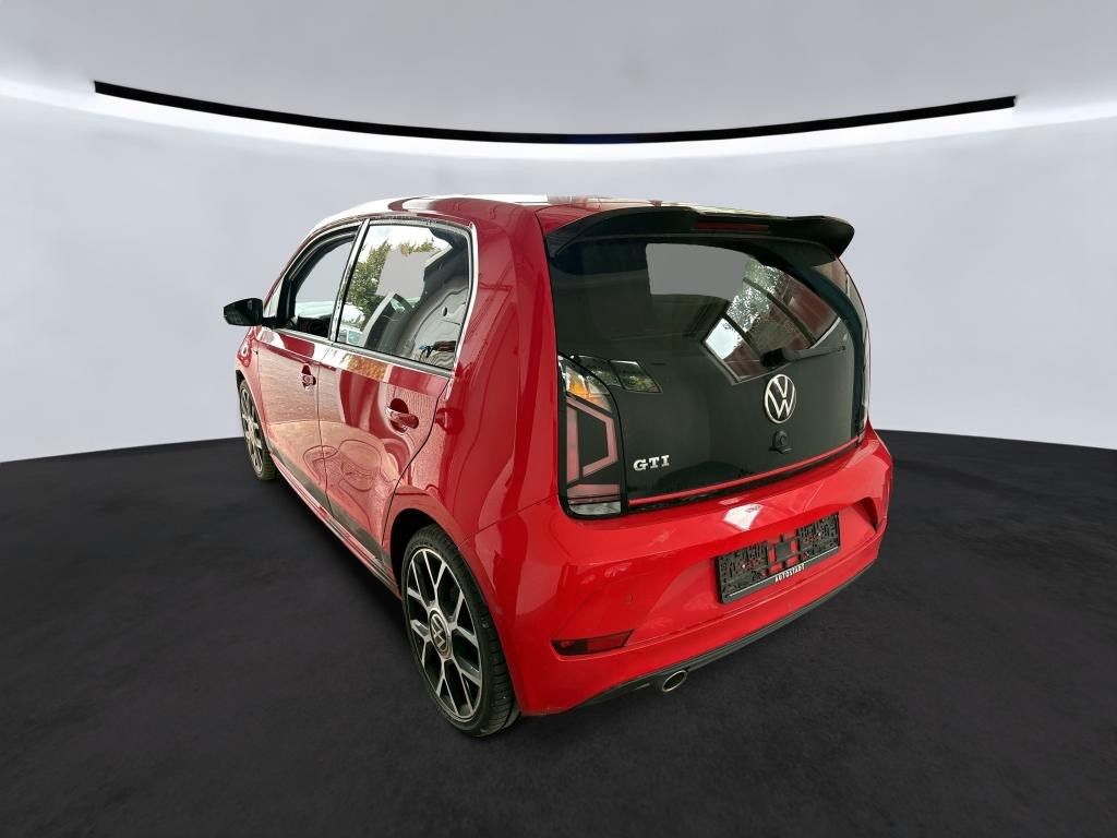 Volkswagen up! 2023 г. Красный, пробег 40000 км