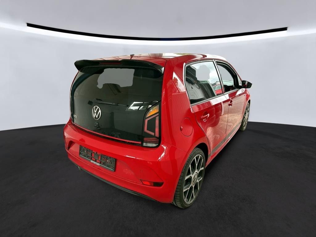 Volkswagen up! 2023 г. Красный, пробег 40000 км