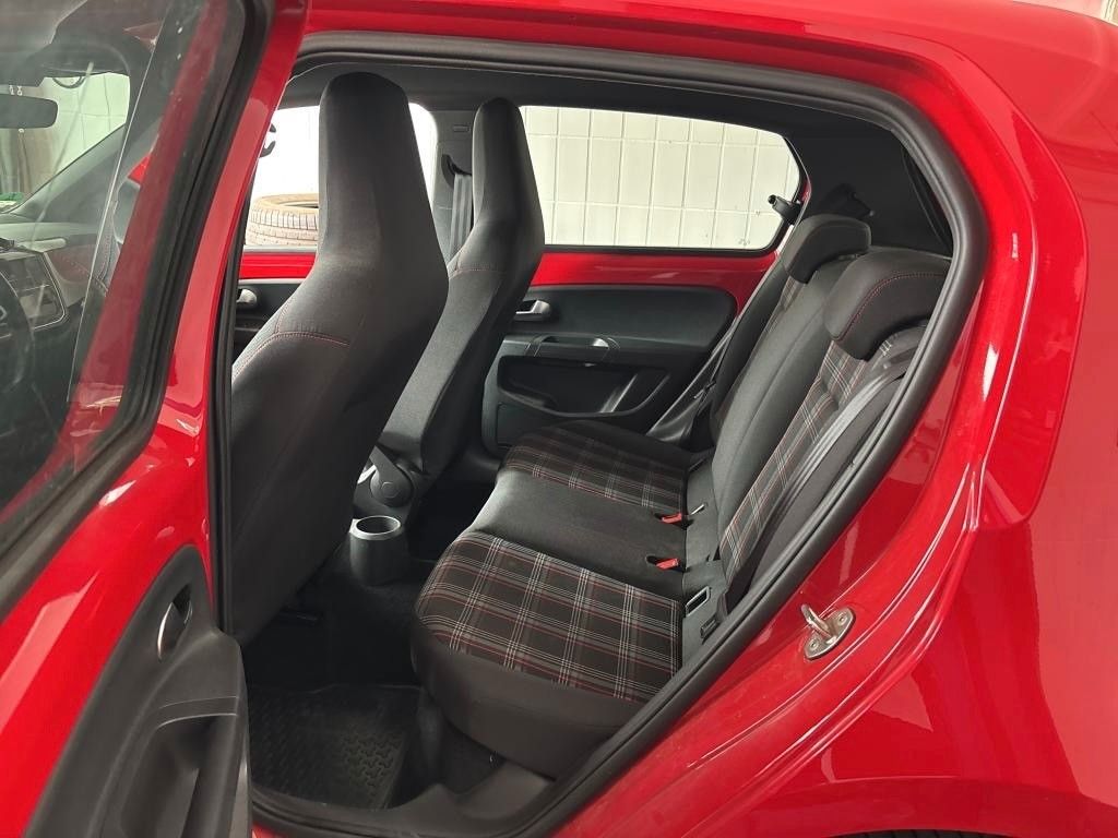 Volkswagen up! 2023 г. Красный, пробег 40000 км