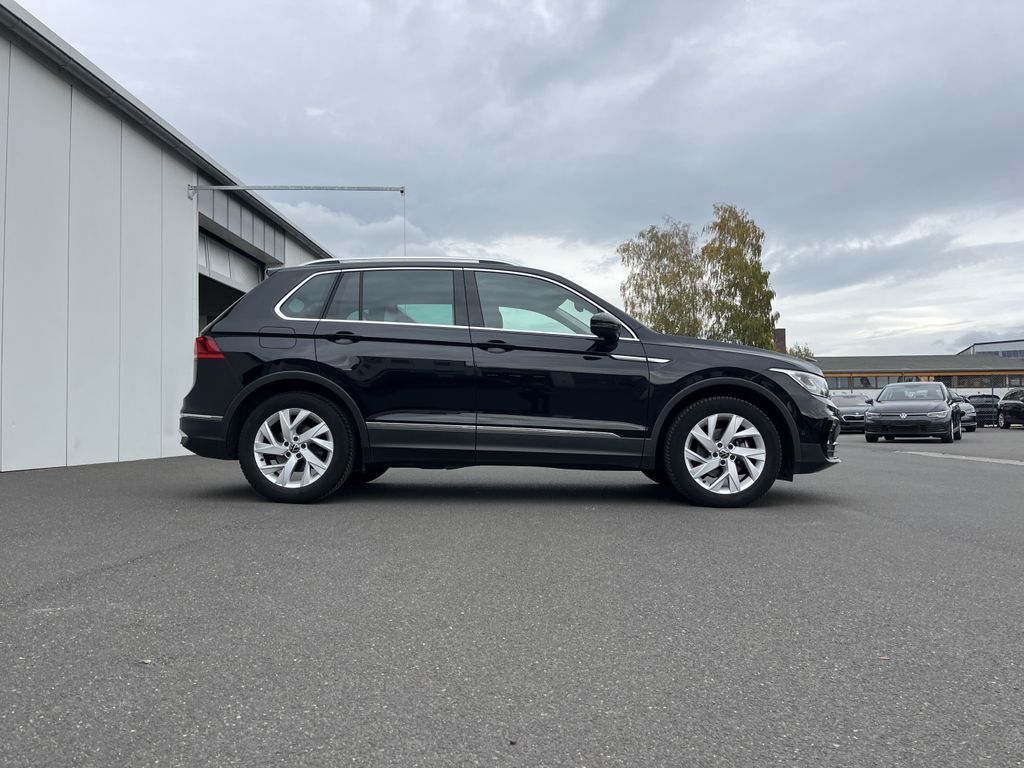 Volkswagen Tiguan 2023 г. Чёрный, пробег 28786 км