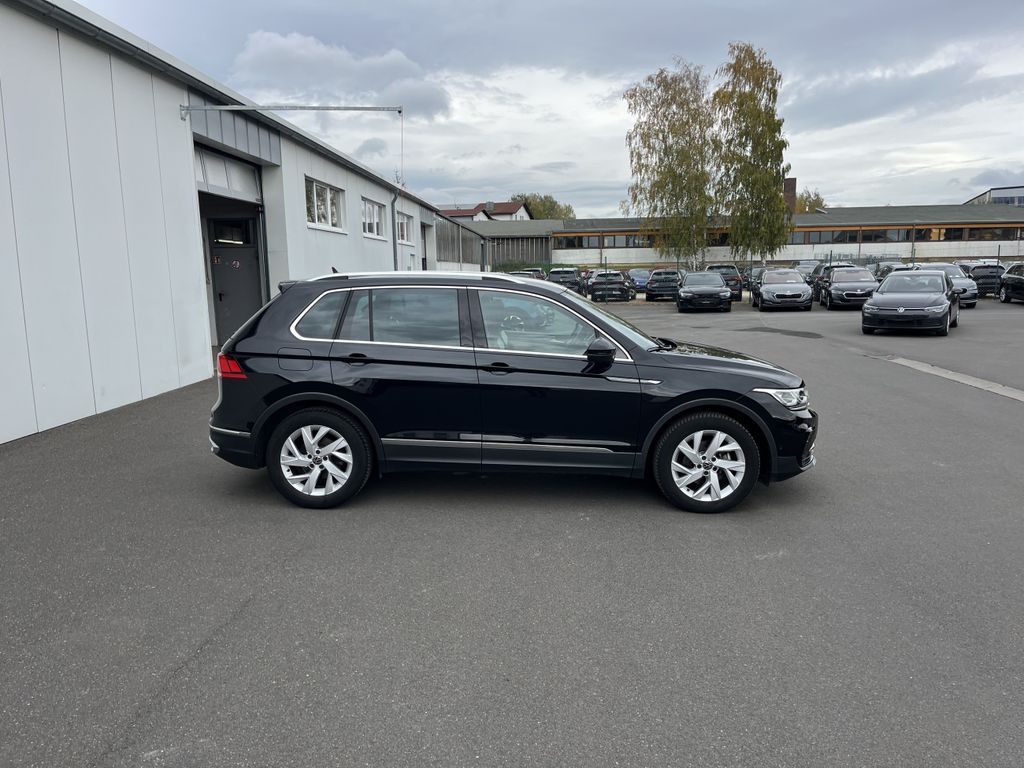 Volkswagen Tiguan 2023 г. Чёрный, пробег 28786 км
