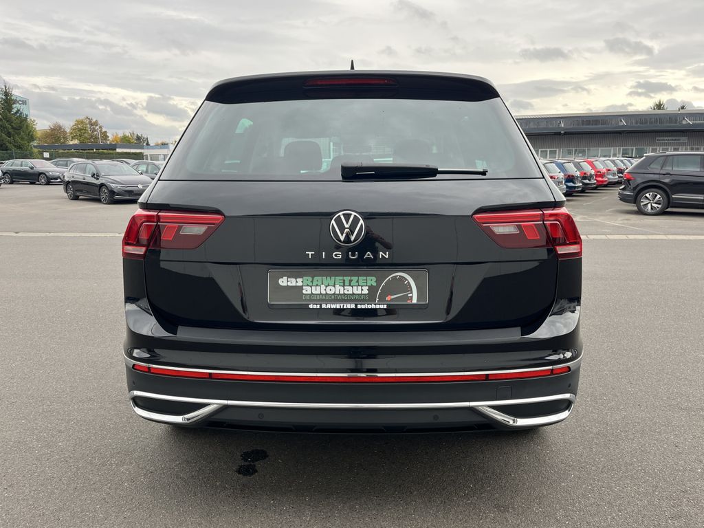 Volkswagen Tiguan 2023 г. Чёрный, пробег 28786 км