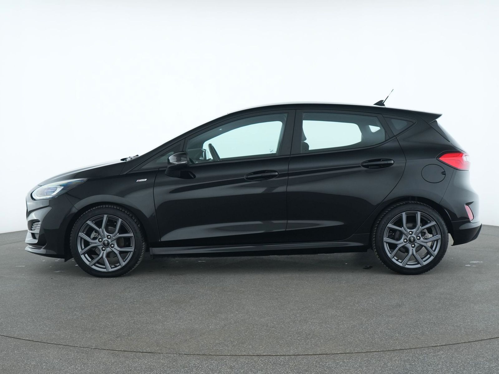 Ford Fiesta 2023 г. Чёрный, пробег 49897 км