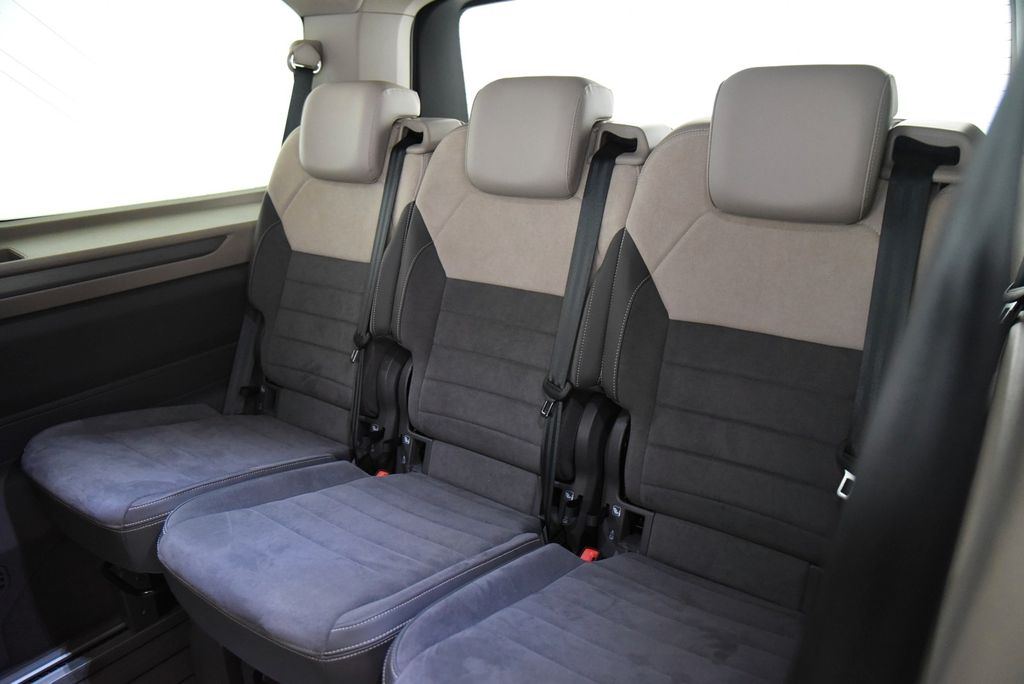 Volkswagen T7 MULTIVAN 2025 г. Чёрный, пробег 42900 км
