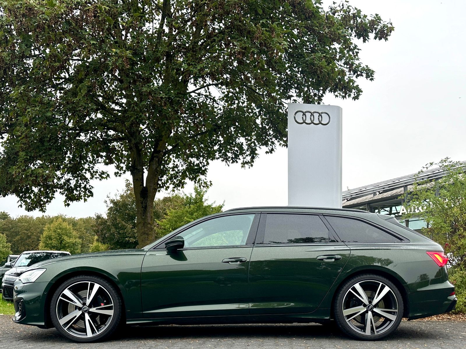 Audi S6 2024 г. Зелёный, пробег 20490 км