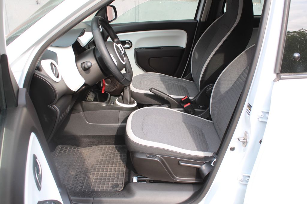 Renault Twingo 2023 г. Белый, пробег 48733 км