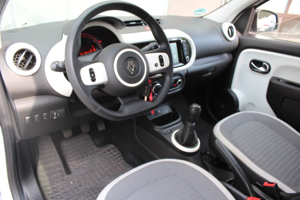 Renault Twingo 2023 г. Белый, пробег 48733 км