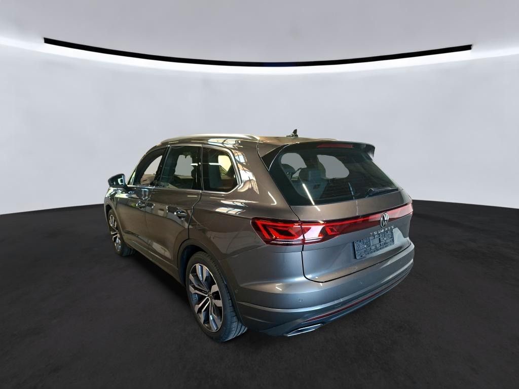 Volkswagen Touareg 2025 г. Серый, пробег 9000 км