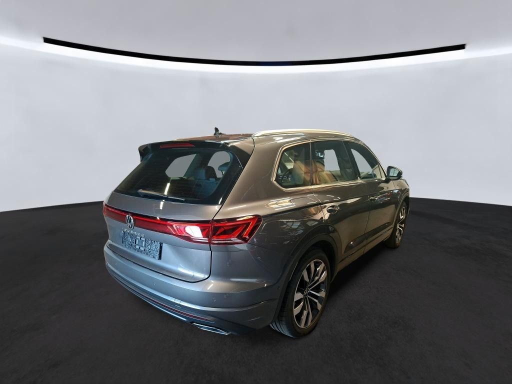 Volkswagen Touareg 2025 г. Серый, пробег 9000 км