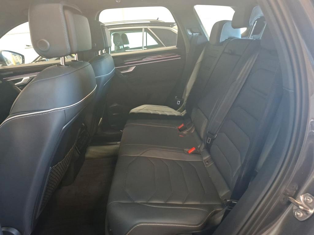 Volkswagen Touareg 2025 г. Серый, пробег 9000 км