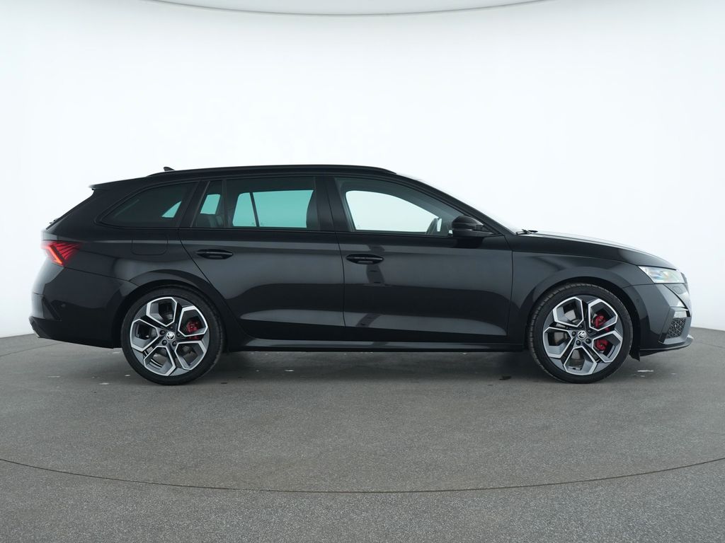 Skoda Octavia 2022 г. Чёрный, пробег 40121 км